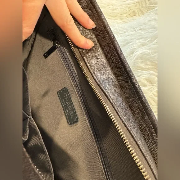 CHANEL Metallic Caviar Chevron Quilted Medium Gabrielle Hobo Dark Silver Gold - Picture 11 of 12